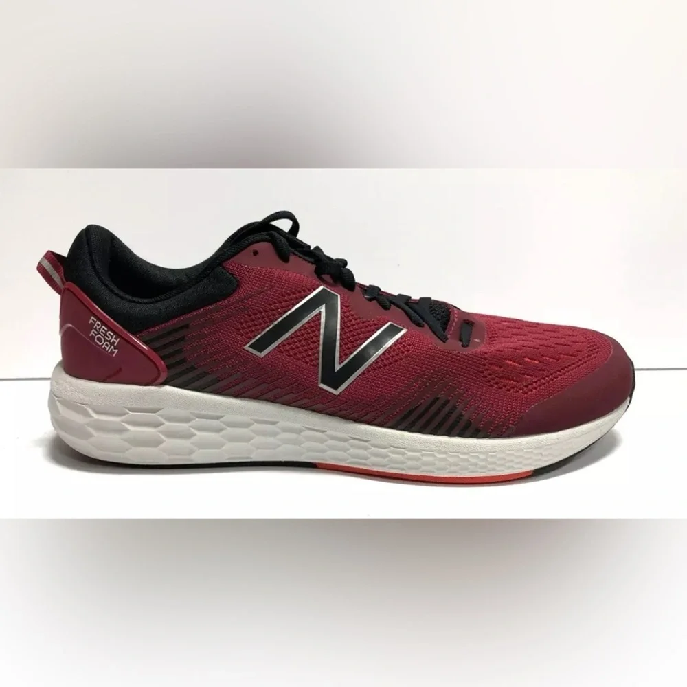 New Balance Men's Fresh Foam Cross Trainer V1 Red Sneaker, Size 11D